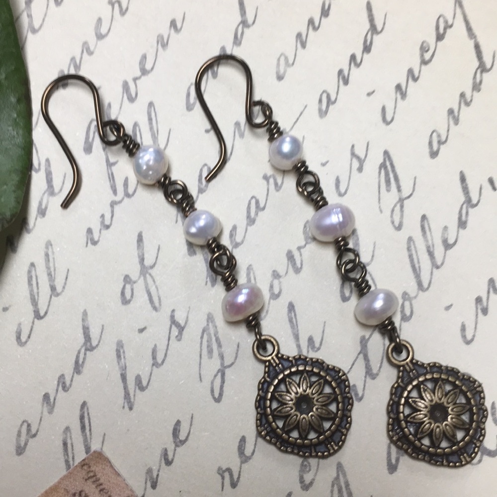 NEW Vintage look freshwater pearls long earrings - Picture 5 of 8